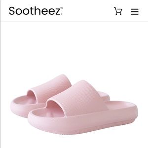 NWOT pink sootheez sandals